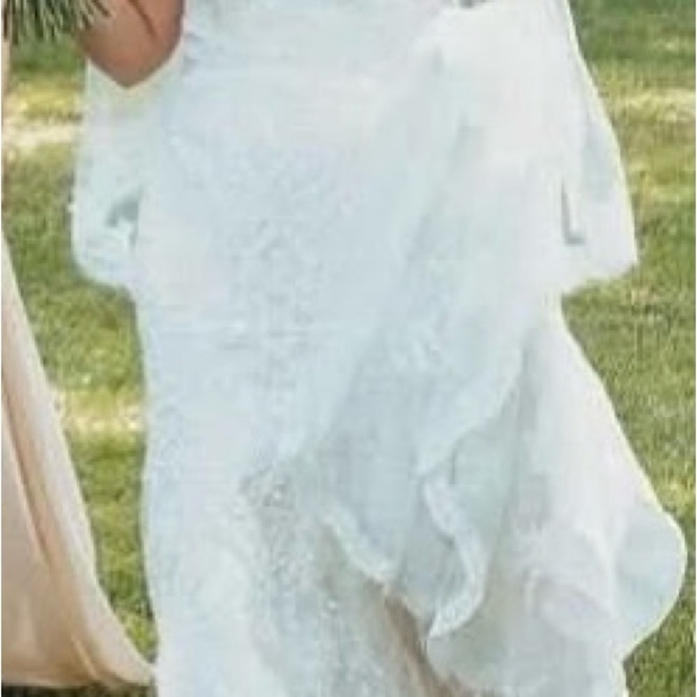 Elegant Off-Shoulder Lace Wedding Dress - Picture 7 of 7